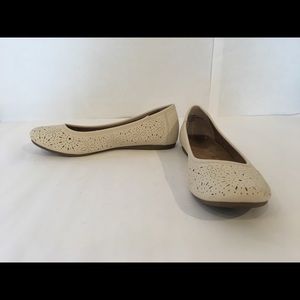 Cliffs by White Mountain size 8 flats.